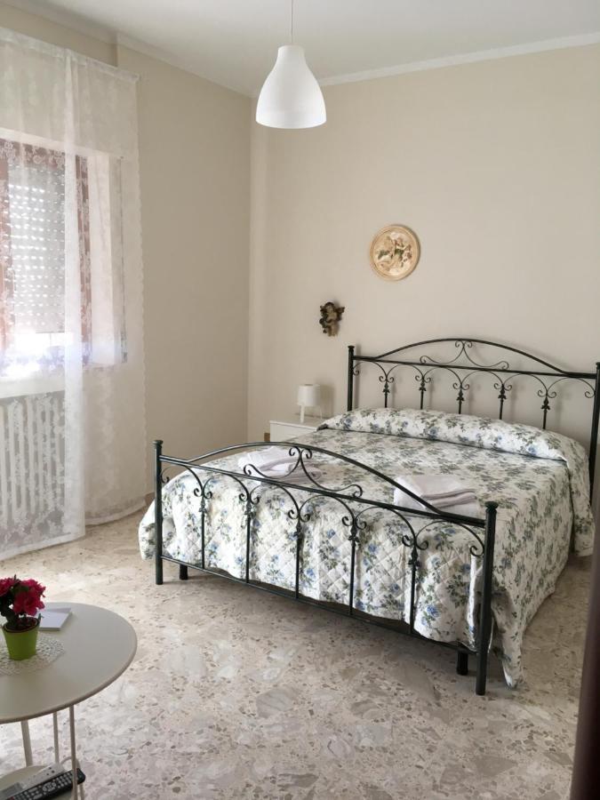 B&B Al Campanile Taranto Exterior photo