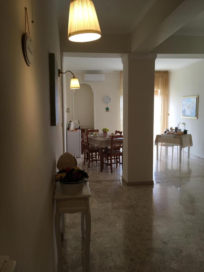 B&B Al Campanile Taranto Exterior photo