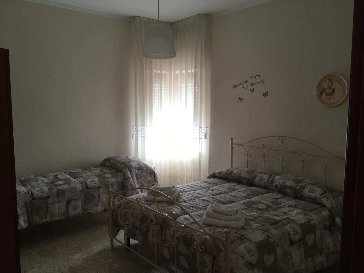 B&B Al Campanile Taranto Exterior photo