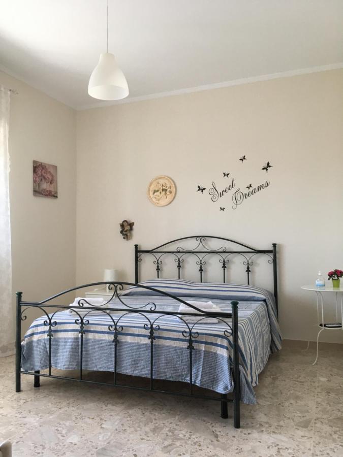 B&B Al Campanile Taranto Exterior photo