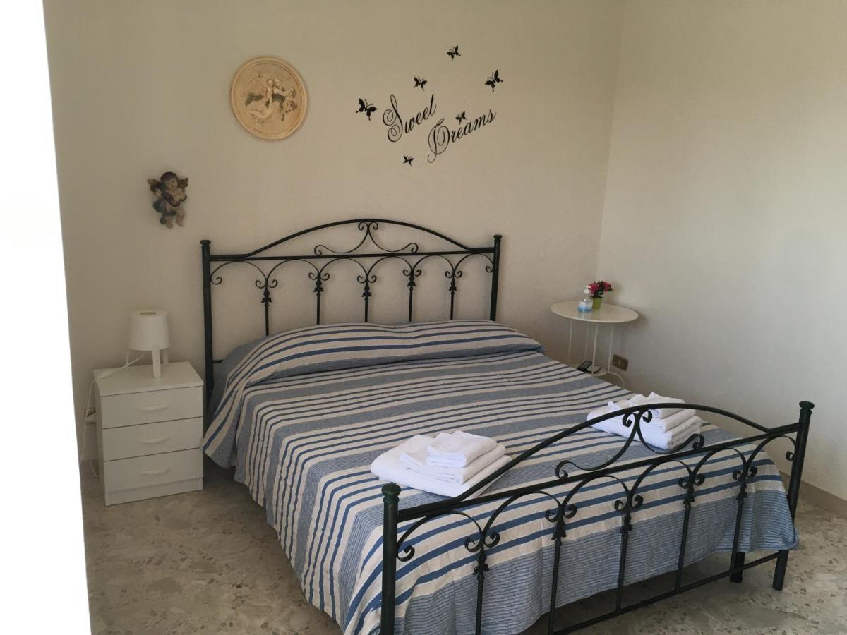B&B Al Campanile Taranto Exterior photo
